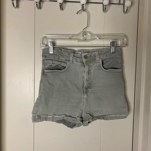 Jean Shorts pockets in front and back!